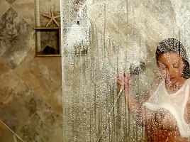 Glamorous Diva in the Shower - Digitaldesire