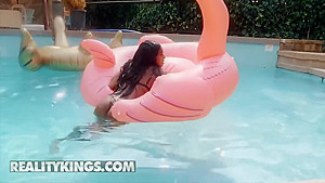 Gorgeous Chick Humps Ricky Johnsons Thick Cock