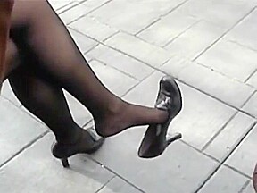 Heel dangle