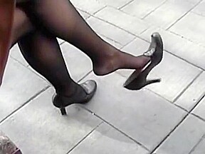 Heel dangle
