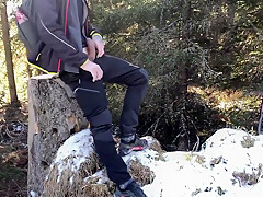 Horny Girl In Sport Leggings Gets Fucked On Hiking Trail