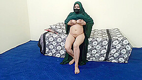 Hot Muslim Lady In Arab Niqab Orgasm With Dildo
