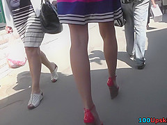 Hottie exposes her intimate parts in upskirt public vid