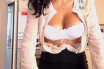Indian babe plays and squirts on cam