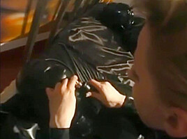 Inflatable rubber bodybag