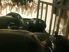 Inflatable rubber bodybag