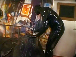Inflatable rubber bodybag