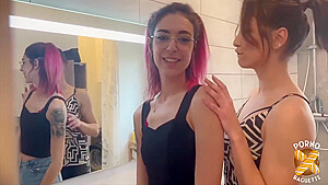 Jade Shares Her Dildo With Her Friend Leila