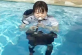 KAWAI Shimon plays recorder in the pool