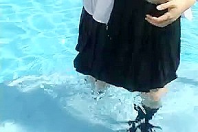 KAWAI Shimon plays recorder in the pool