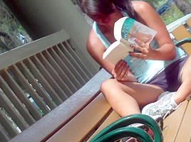 Kinky upshorts HD video of a nerdy gal