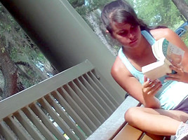 Kinky upshorts HD video of a nerdy gal