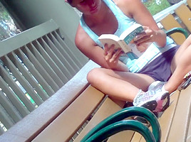 Kinky upshorts HD video of a nerdy gal