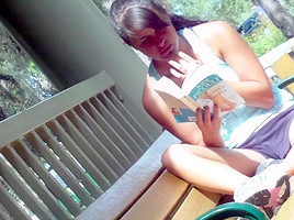 Kinky upshorts HD video of a nerdy gal