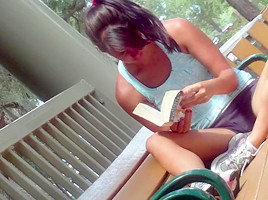 Kinky upshorts HD video of a nerdy gal