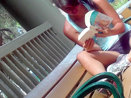 Kinky upshorts HD video of a nerdy gal