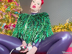 Large Amateur Cam Woman Uses Two Of Her Toys To Masturbate