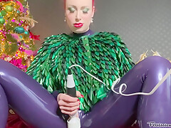 Large Amateur Cam Woman Uses Two Of Her Toys To Masturbate