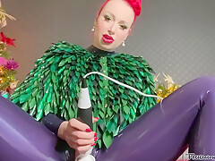 Large Amateur Cam Woman Uses Two Of Her Toys To Masturbate