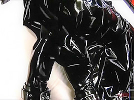 Latex sex with surprised beauty