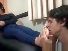 Latina feet - 1st time foot worship - Disgusted - 2