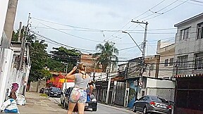 Loira tesuda saindo da academia