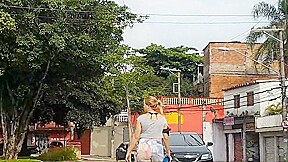 Loira tesuda saindo da academia