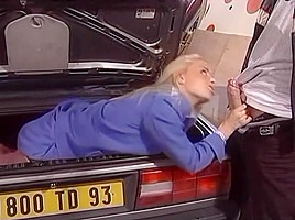 Luscious Blonde Offers Deluxe Carside Service