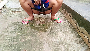 Maid In Saree Outdoor Public Pissing Fingering During Period