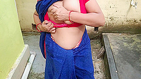 Maid In Saree Outdoor Public Pissing Fingering During Period