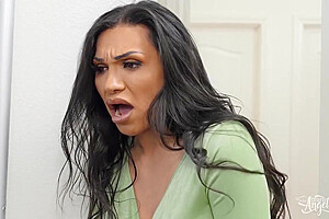 Massaged By The Imposter - Jessy Dubai And Eva Maxim