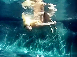 Melody Peters underwater