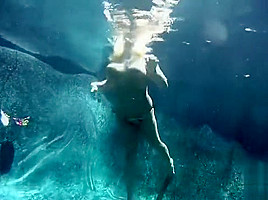 Melody Peters underwater