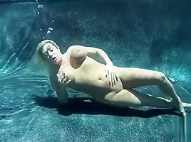 Melody Peters underwater