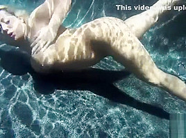 Melody Peters underwater
