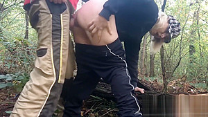 Milf inculata nel bosco da uno sonosciuto