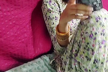 Mosi Ke Ghar Chuttiya Manane Gya Tha Mosi Ne Gift Me Di Apni Choot