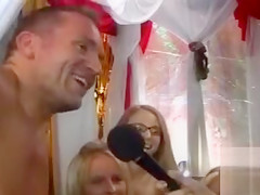 Naked chat show with a bit of pussy fingering