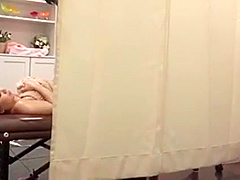Nam nh&acirc n vi&ecirc n m&aacute t xa phuc vu nhiet t&igrave nh