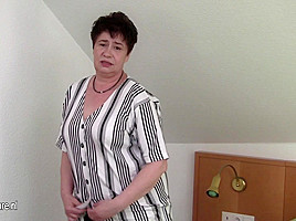Naughty German Housewife Playing With Her Pussy - MatureNL