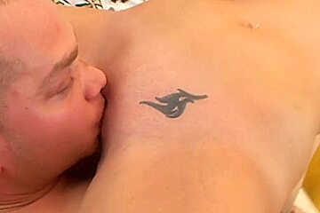 Novinha 19 Anos Exige Ser Fodida Pelo Padrasto Amador