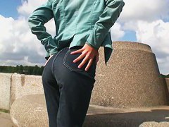 Our cam shot this super hot model-thin girl teasing