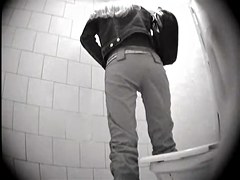 Peeing on amateur fem shows the booty