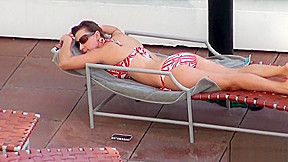 Perving on Pool Girl