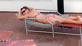 Perving on Pool Girl