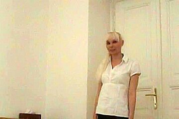 Platinum blonde chick lapdances on huge dick