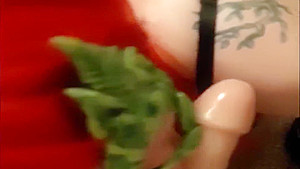Poison Ivy Gives Amazing Head!