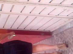 Riquisima Madura en falda apretada