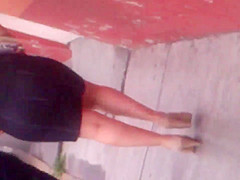 Riquisima Madura en falda apretada