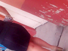 Riquisima Madura en falda apretada